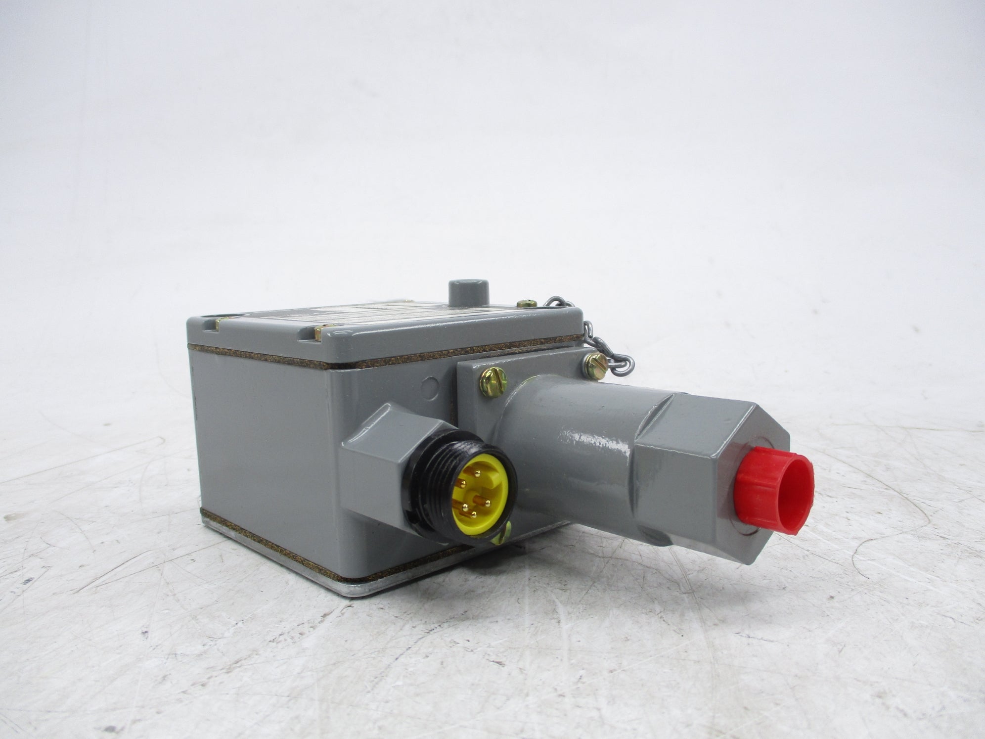 ALLEN BRADLEY 836T-T351JX19X6 SER. A (BR/WH) NSMP