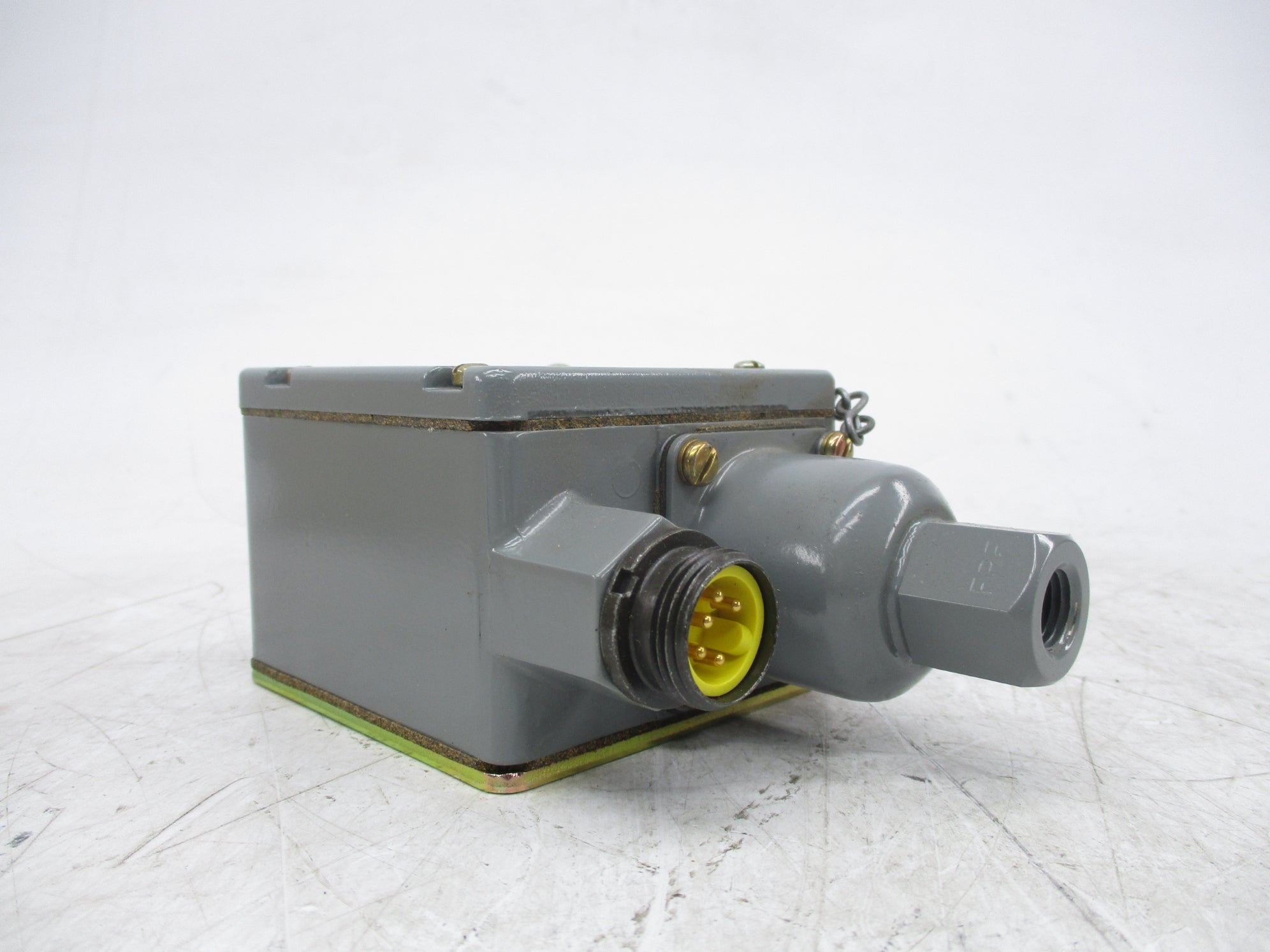 ALLEN BRADLEY 836T-T261JX20 SER. A (BR/WH) NSMP