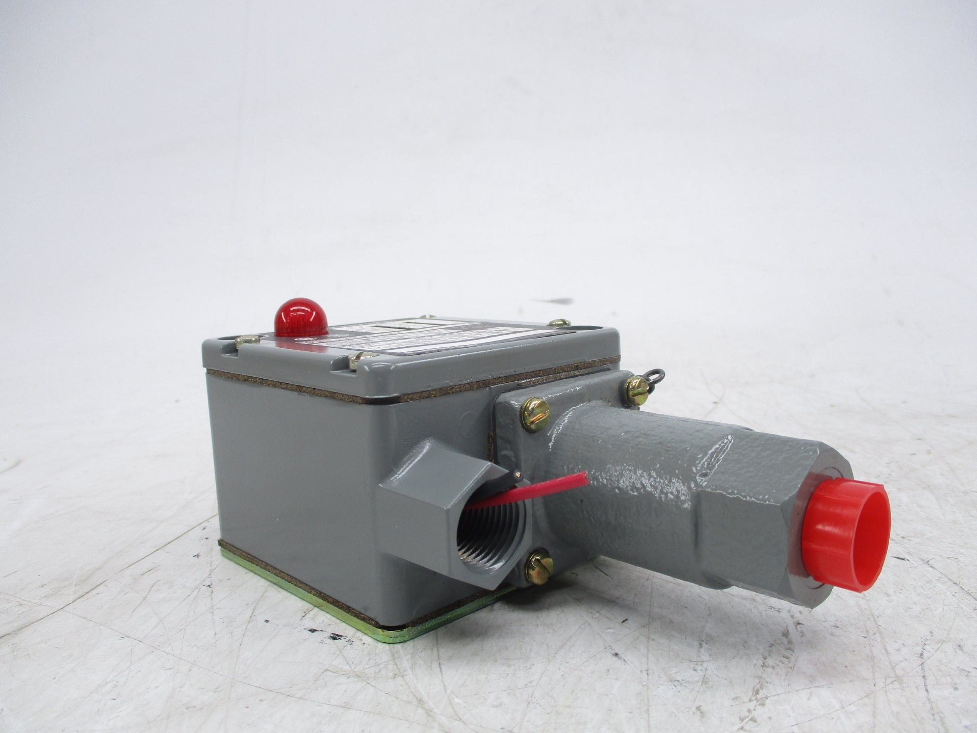 ALLEN BRADLEY 836T-T351JX15X7 SER. A (BR/WH) NSMP