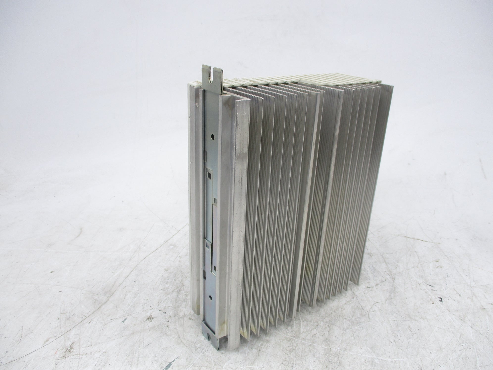 LENZE EVF8204-E (AS PICTURED) UNMP