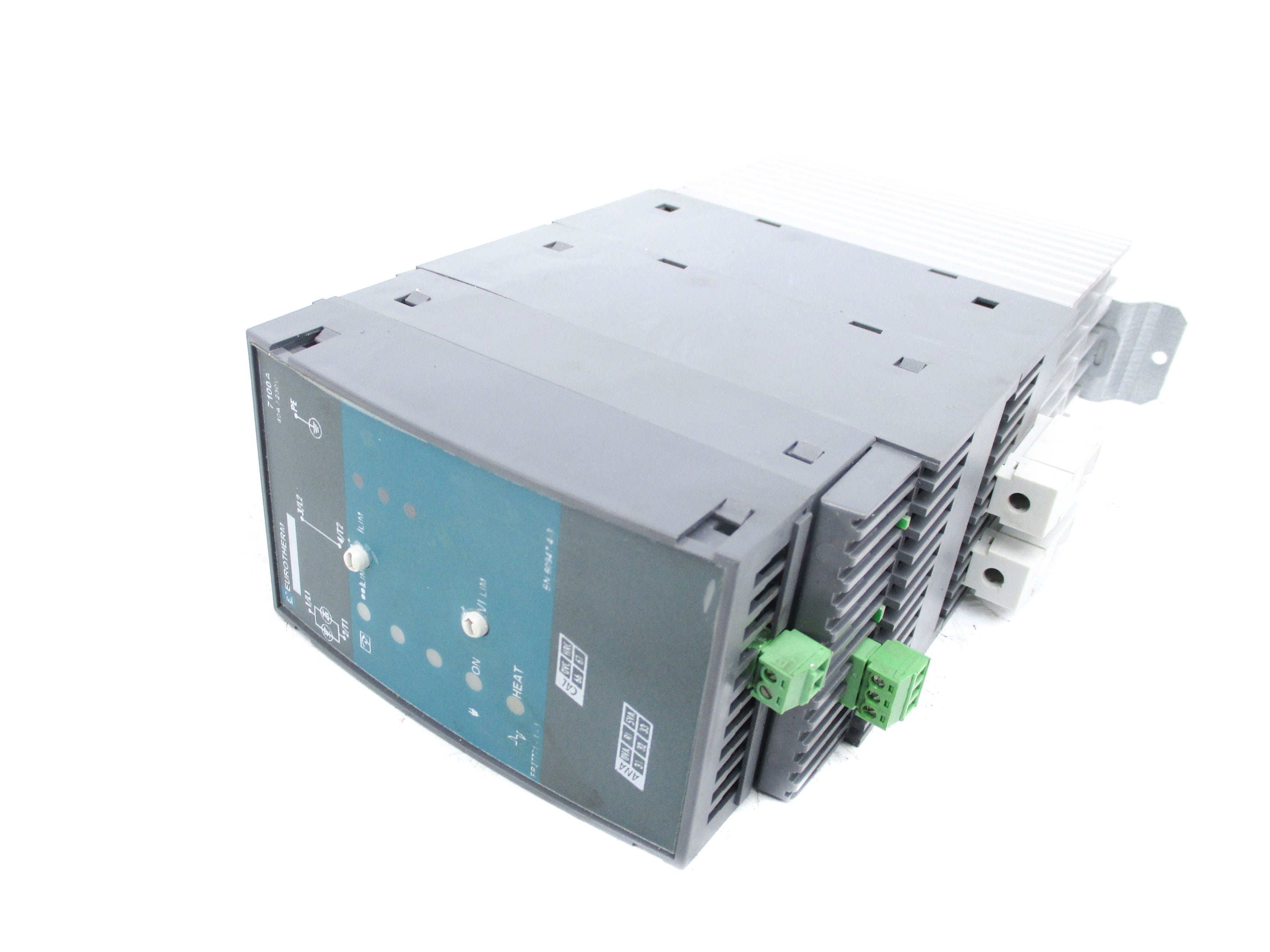 EUROTHERM 7100A/40A/230V/SELF/XXXX/NONE/PA/XXXX/0V5/FRA/YES/VICL/XXXX/NONE UNMP