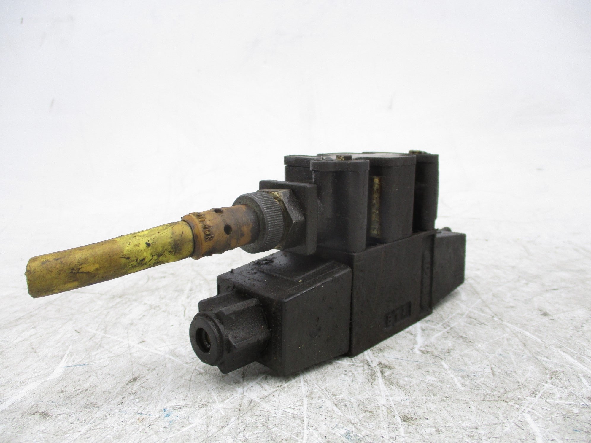 PARKER D1VW4C56VY70 5000PSI 120V UNMP