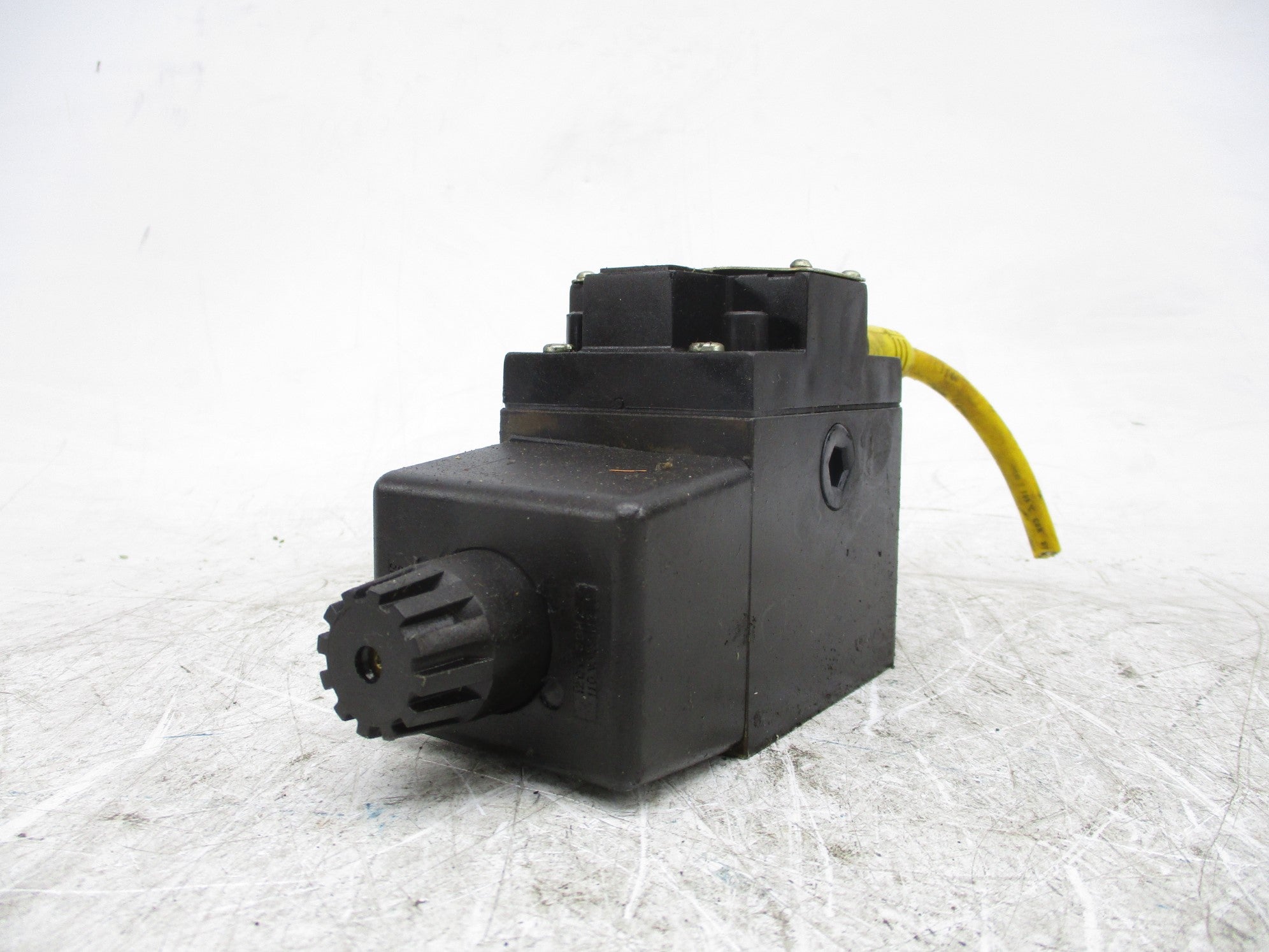 PARKER D3W1B56VY14 3000PSI 120V UNMP