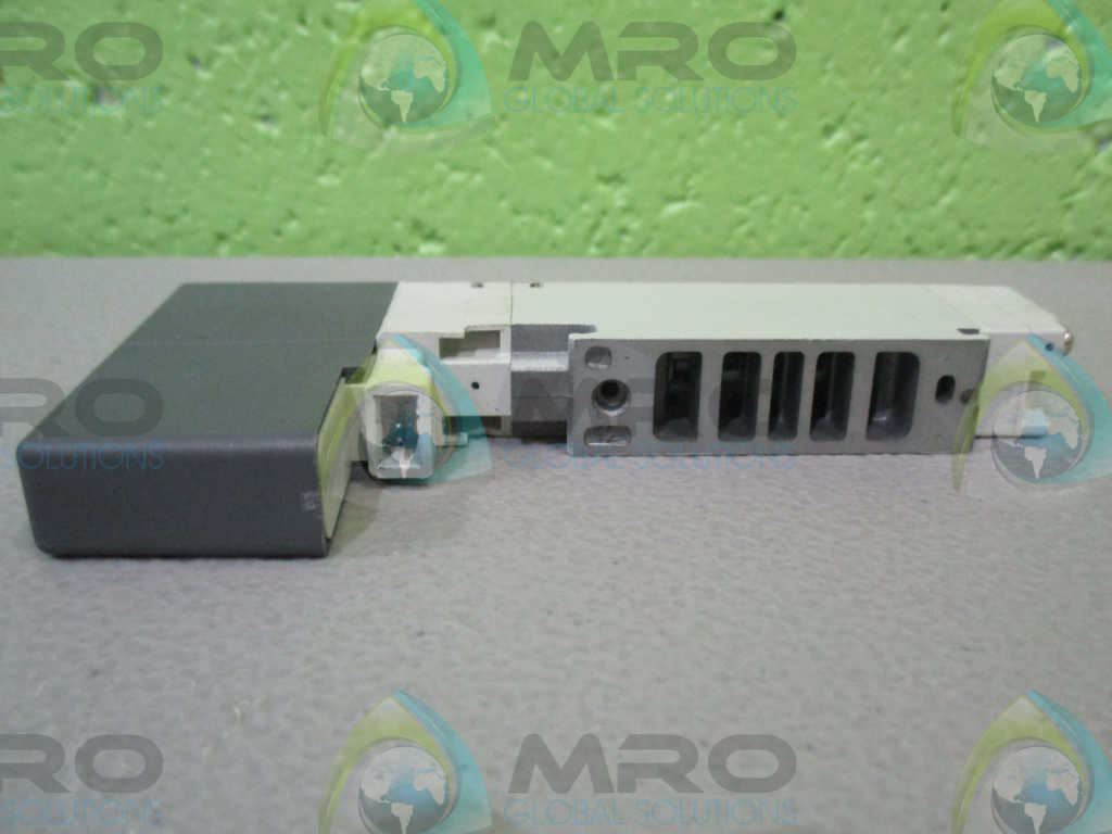 SMC VQ2200N-5W PLUG-IN DOUBLE SOLENOID VALVE *NEW NO BOX*