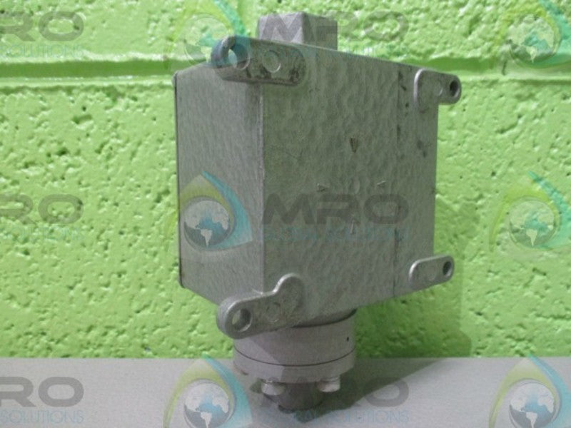 WEST INSTRUMENTS 3077 TEMPERATURE LIMIT SWITCH *NEW NO BOX*
