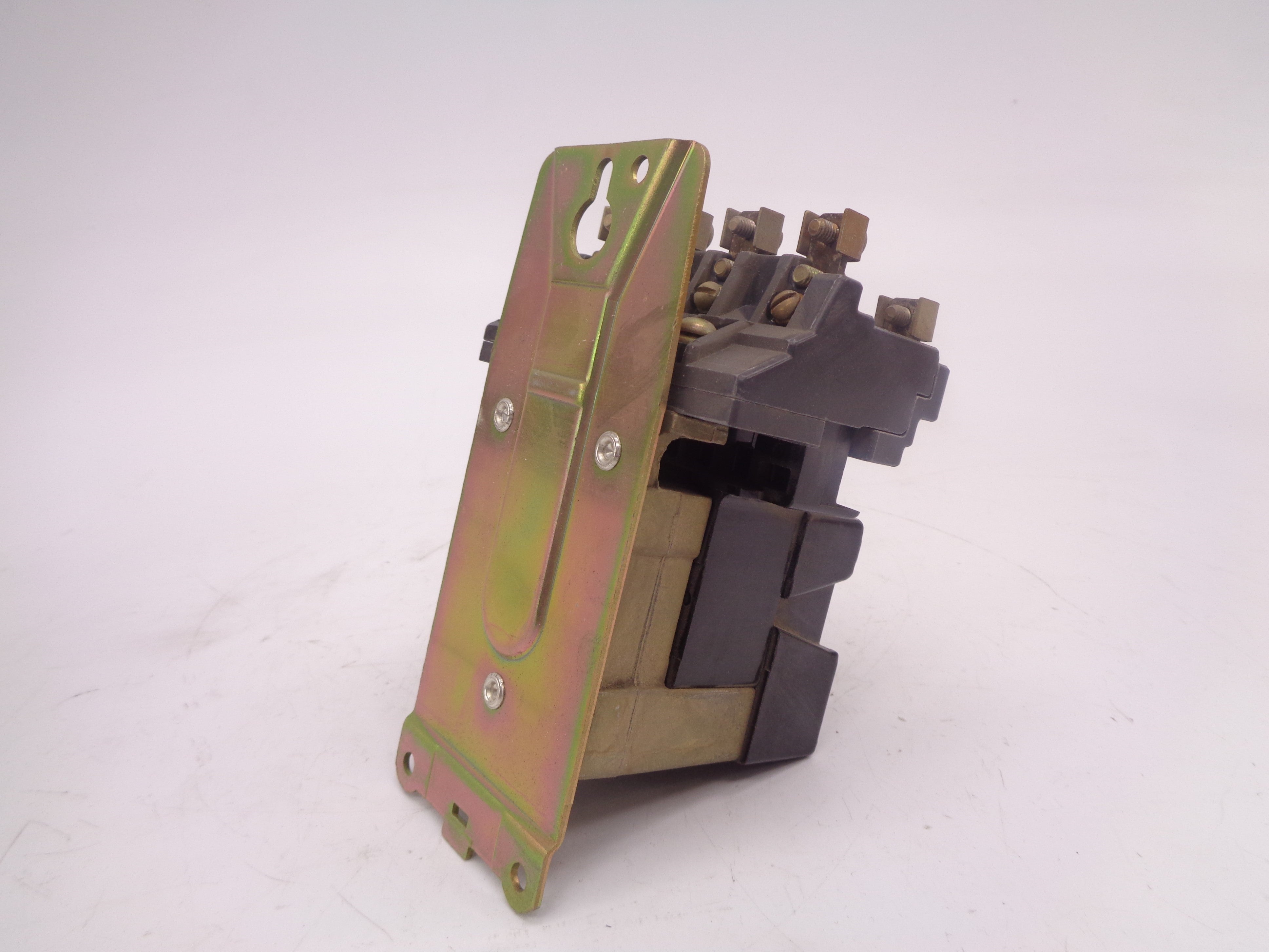 INDUSTRIAL SPARE PART 702-AOD93 SER. K 110/120V 18A (WH/YL) NSMP