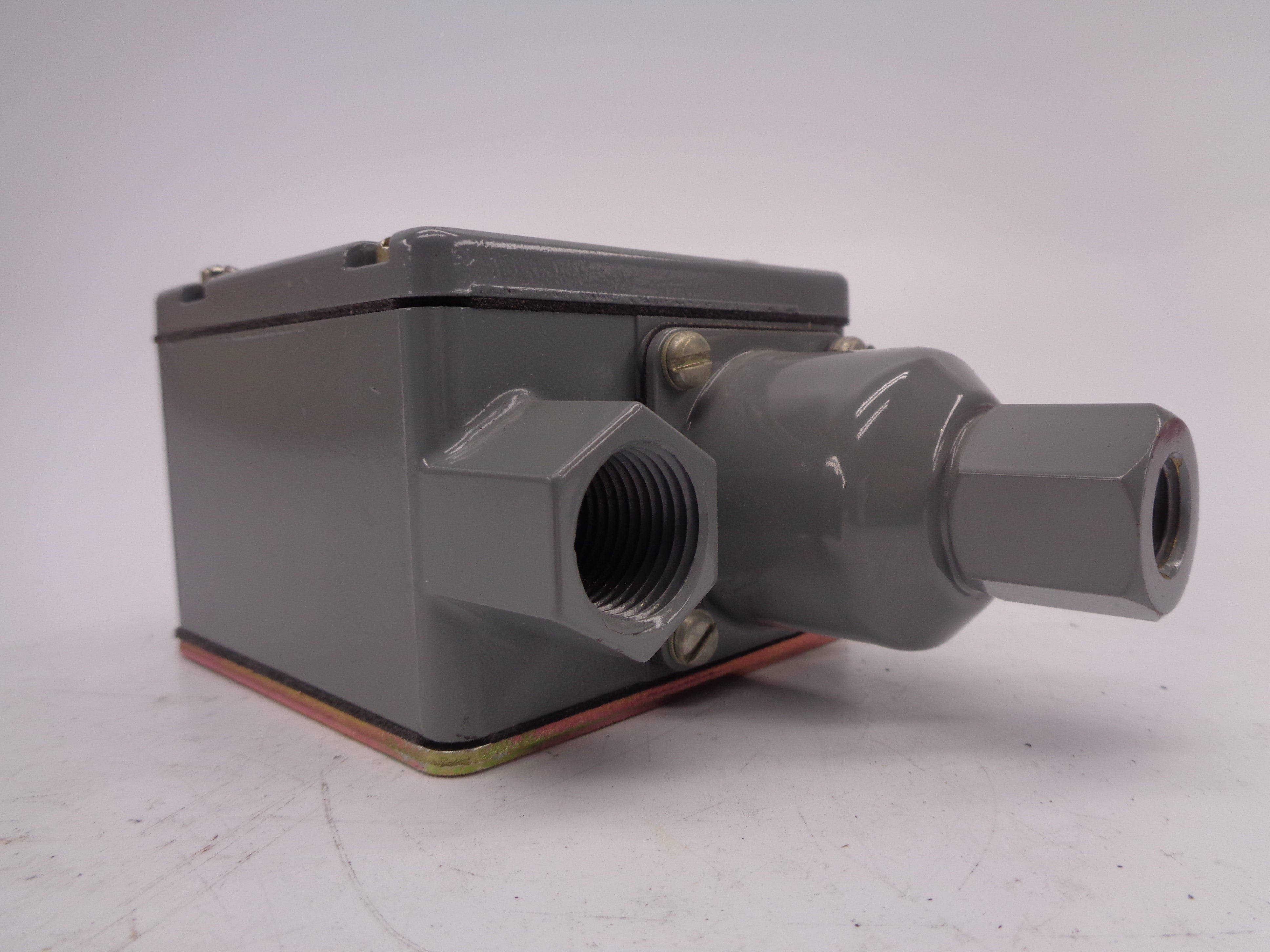 INDUSTRIAL SPARE PART 836T-T250J SER. A 120-600VAC 60A 50PSI NSNP