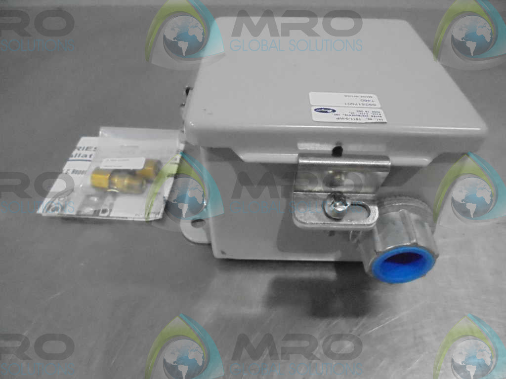 DWYER INSTRUMENTS INC. 1911-0-WP SER.1900 PRESSURE SWITCH *NEW IN BOX*