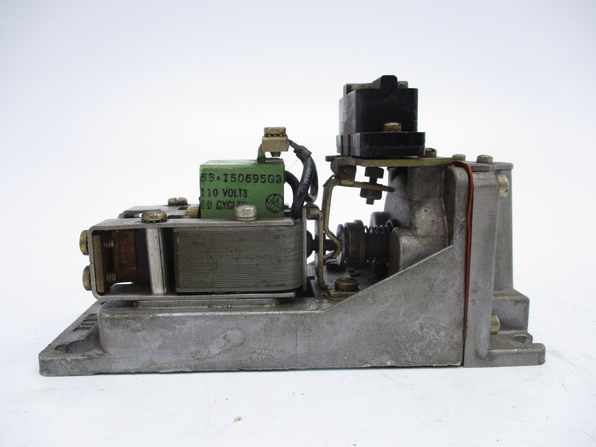 GENERAL ELECTRIC CR2820B120AA2 SER. A 110V UNMP