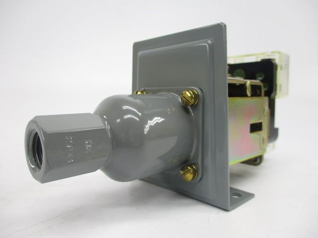 ALLEN BRADLEY 836-C7 SER. A (AS PICTURED) (BR/WH) NSMP