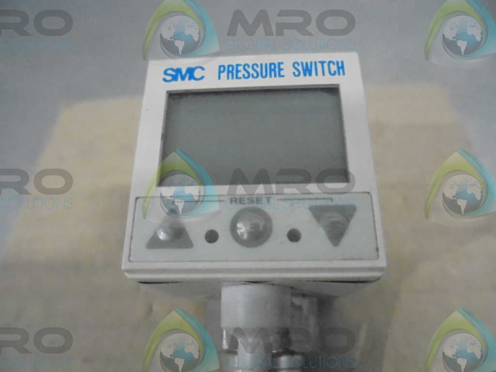 SMC ISE5B-T2-26L PRESSURE SWITCH *USED*