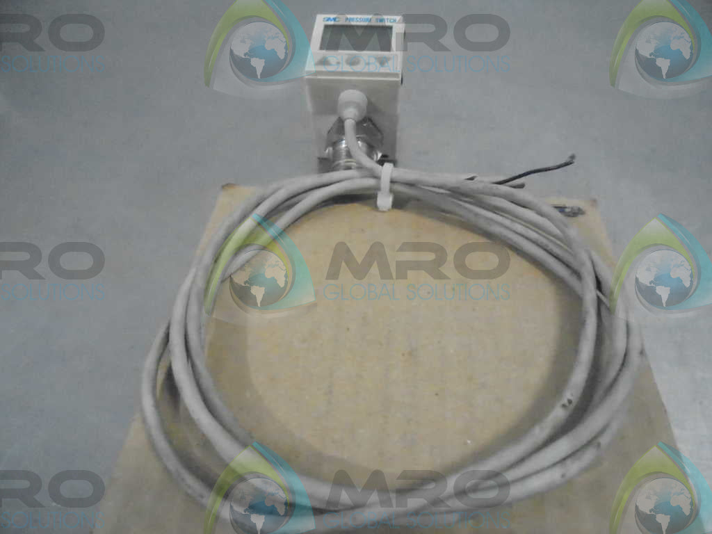 SMC ISE5B-T2-26L PRESSURE SWITCH *USED*
