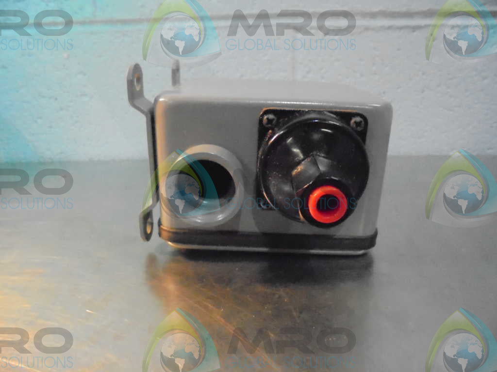 JOHNSON CONTROLS INC. P72CE-3C OPEN HIGH PRESSURE CONTROL *NEW IN BOX*