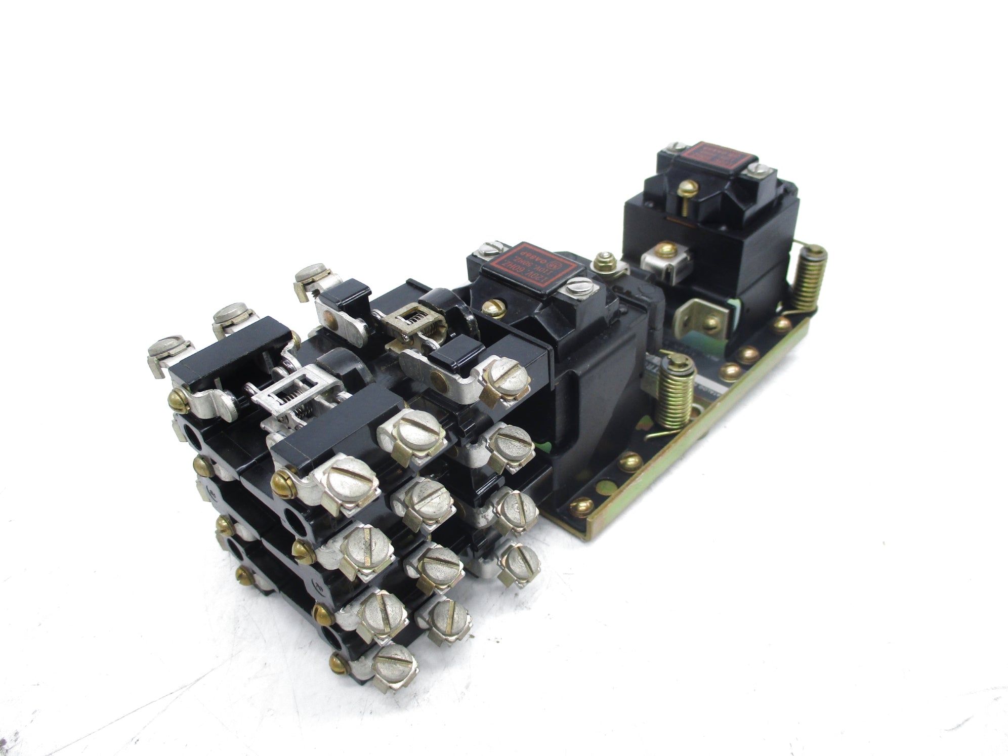 ALLEN BRADLEY 700-BXL840A1 SER. A 120V (BR/YL) NSMP