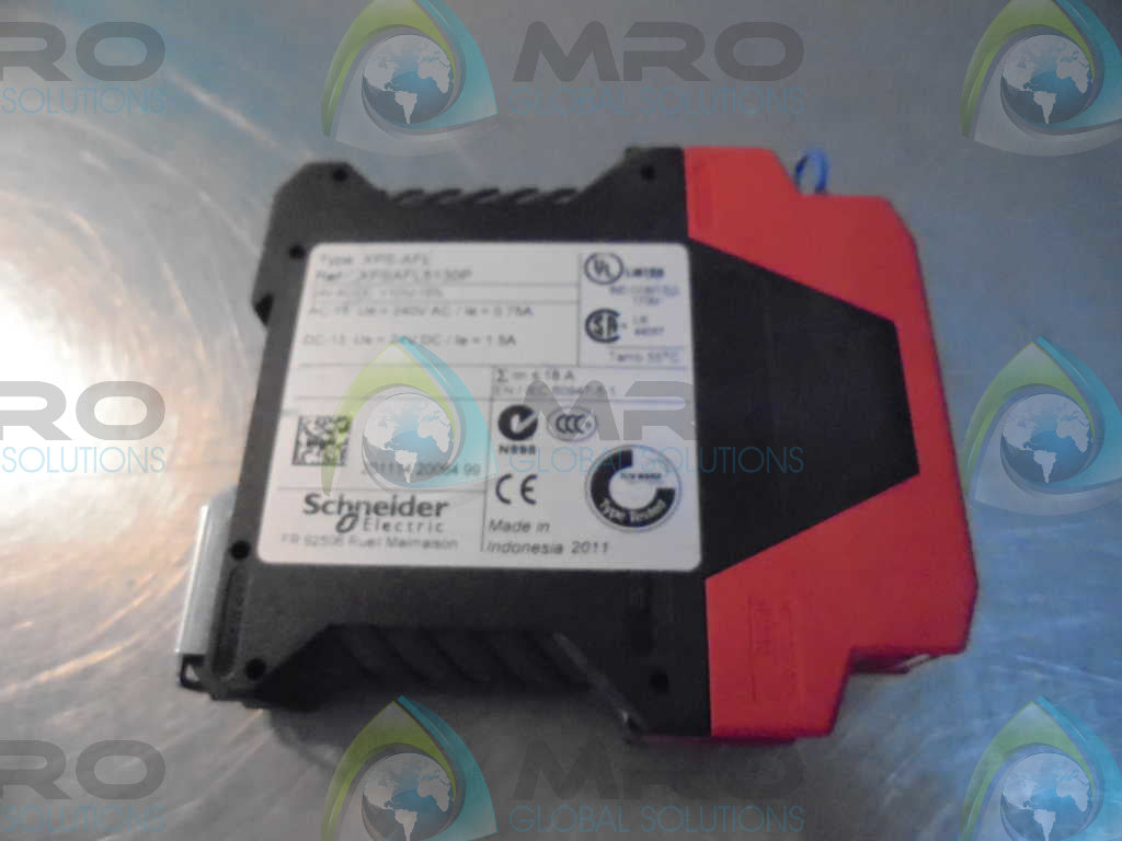 TELEMECANIQUE XPSAFL5130P SAFETY SWITCH *USED*