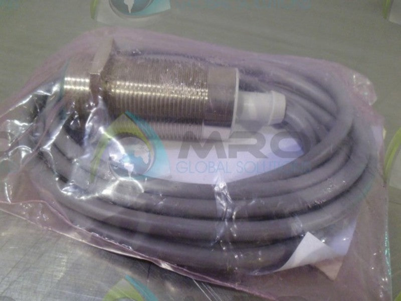 BAUMER IFRM 30P1601/L INDUCTIVE PROXIMITY SWITCH *NEW IN ORIGINAL PACKAGE*