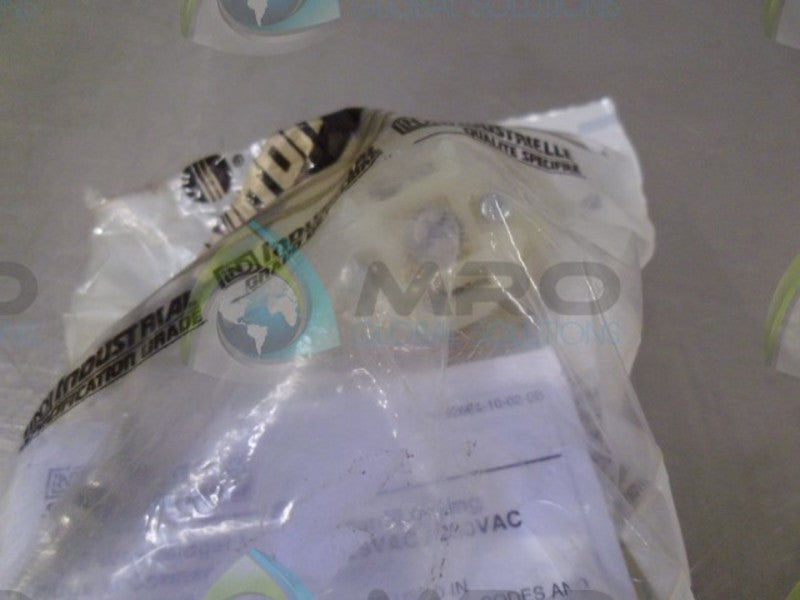 LEVITON ML3PER 3POLE 3WIRE RECEPTACLE * NEW IN FACTORY BAG *