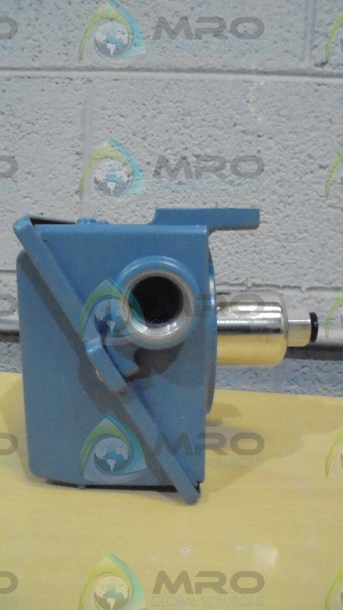 UNITED ELECTRIC J400-156 PRESSURE SWITCH *NEW IN BOX*