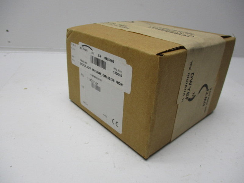 DWYER 114037-01 EXPLOSION PROOF DIFFERENTIAL PRESSURE SWITCH * FACTORY SEALED *