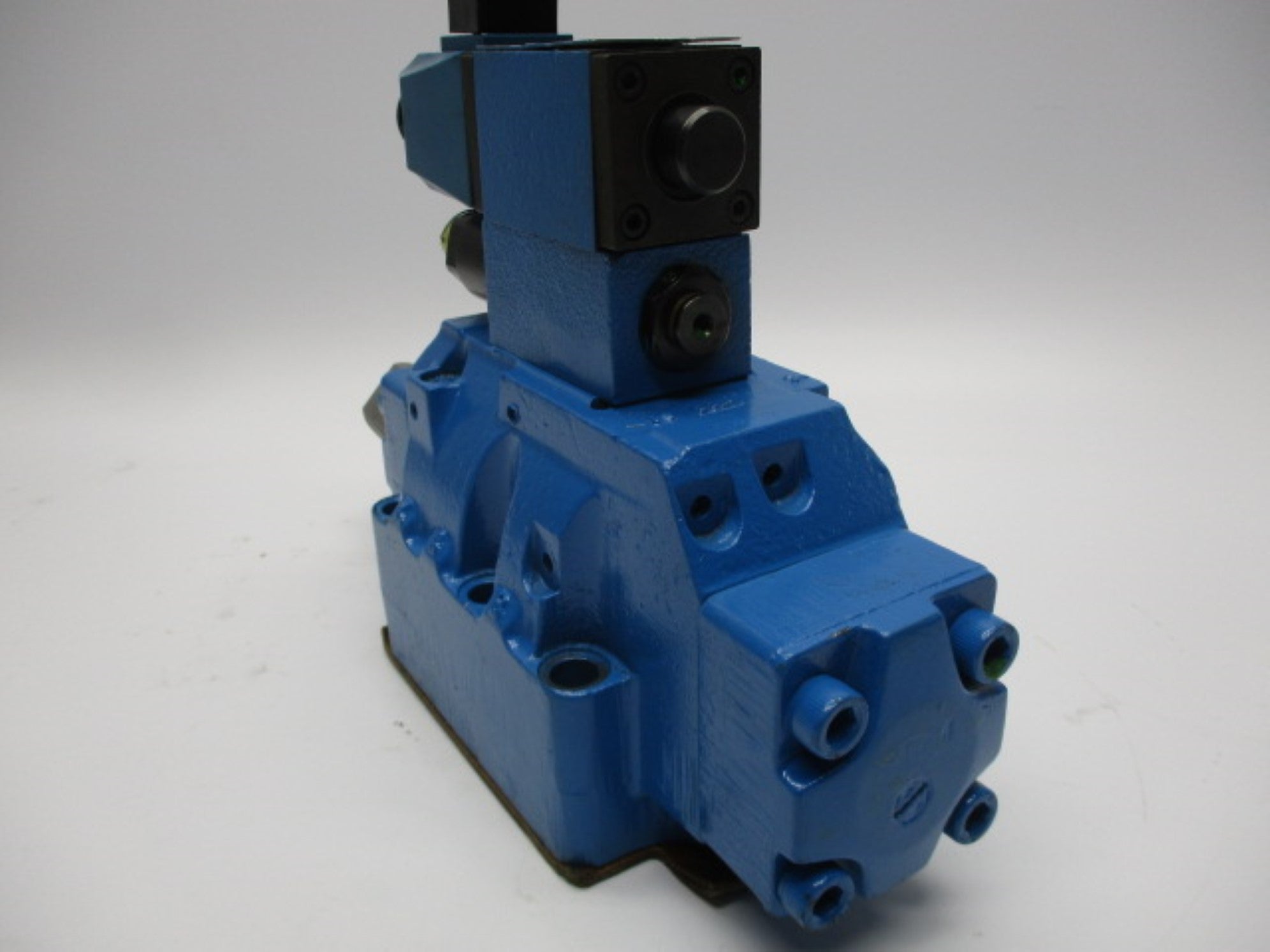 VICKERS KFDG5V833C270NXVMU1H112 UNMP