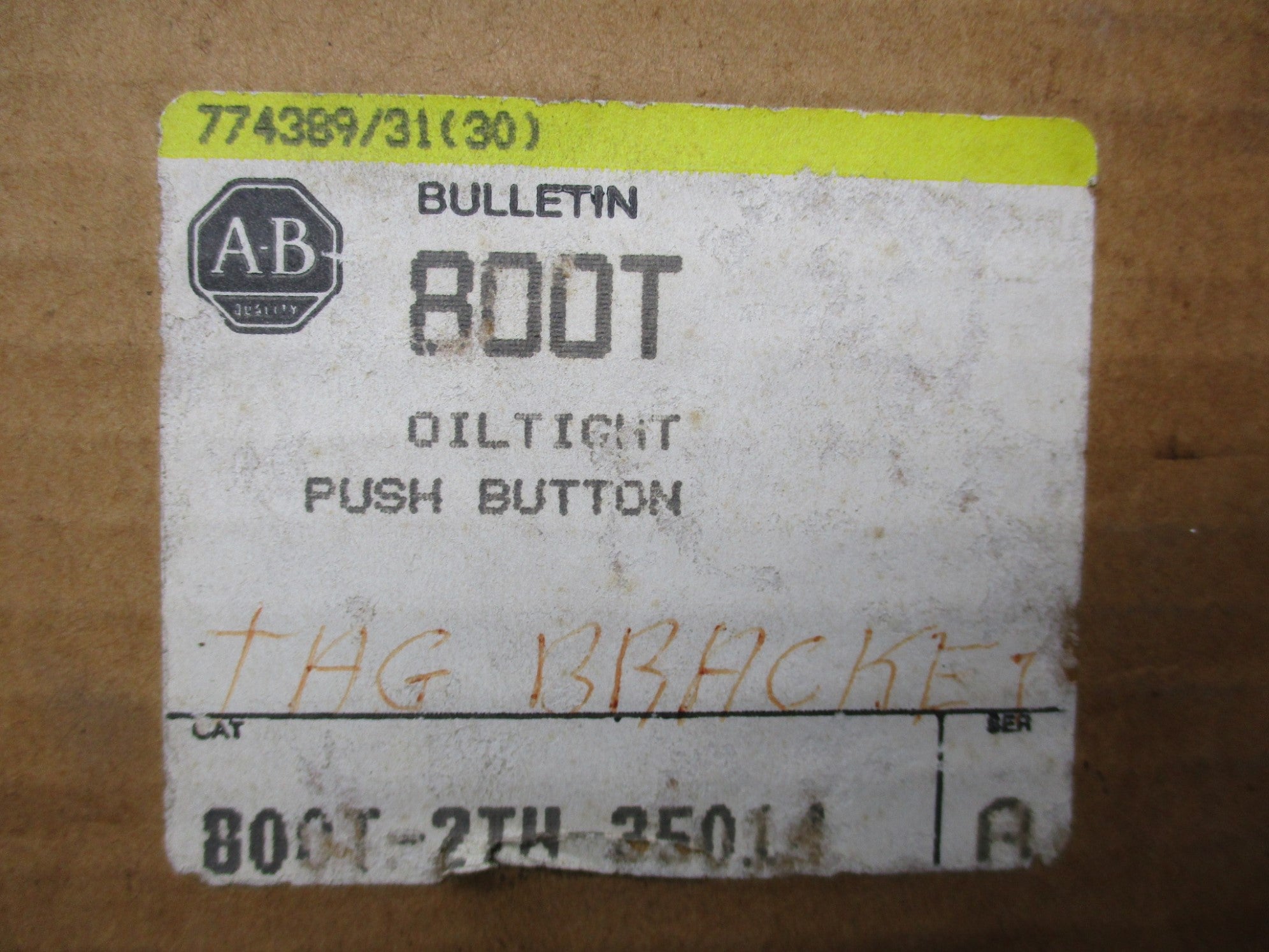 ALLEN BRADLEY 800T-2TW-35014 SER. A (BR/YL) NSMP