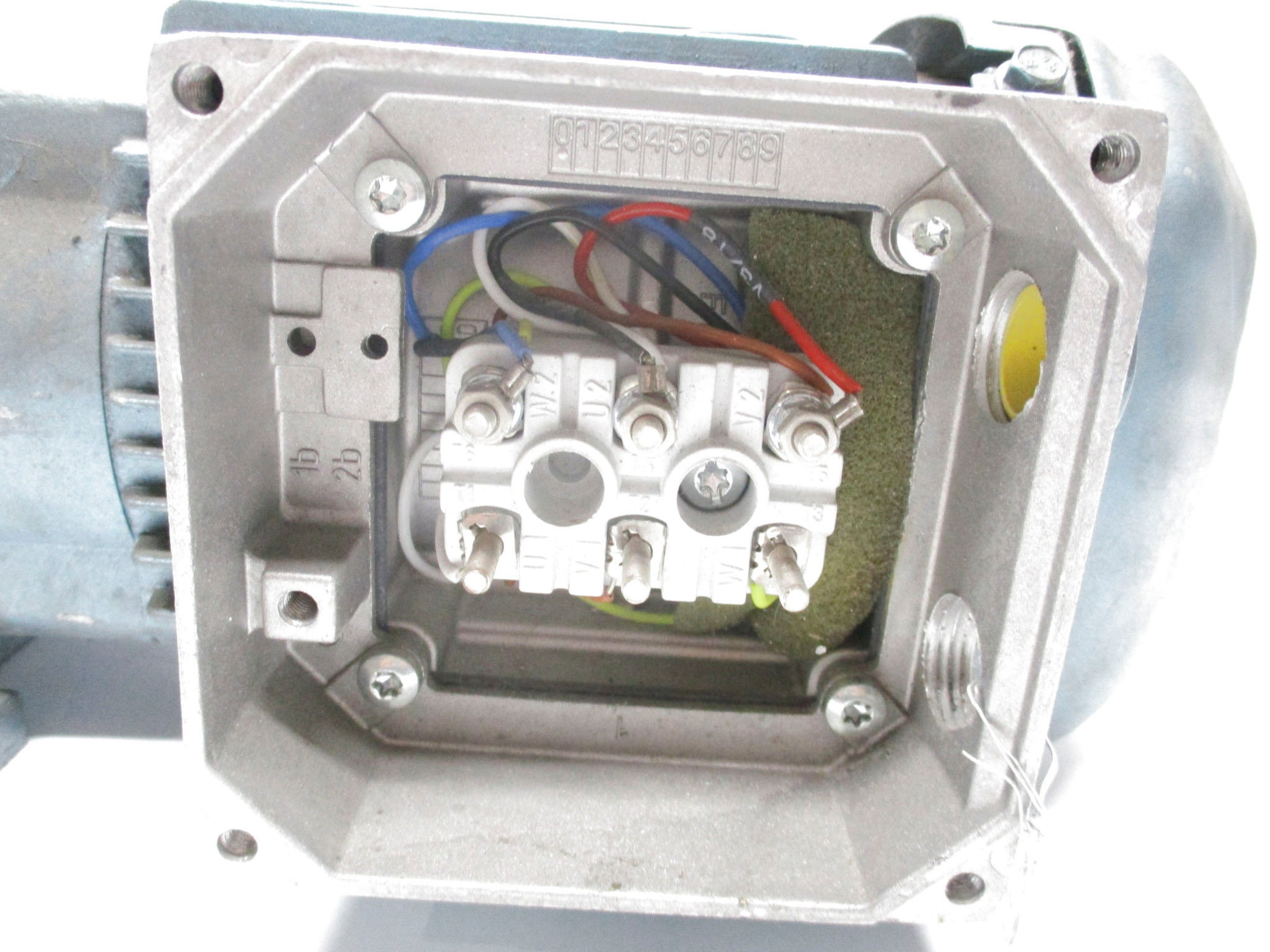 SEW-EURODRIVE R17DRS71M4 (AS PICTURED) UNMP