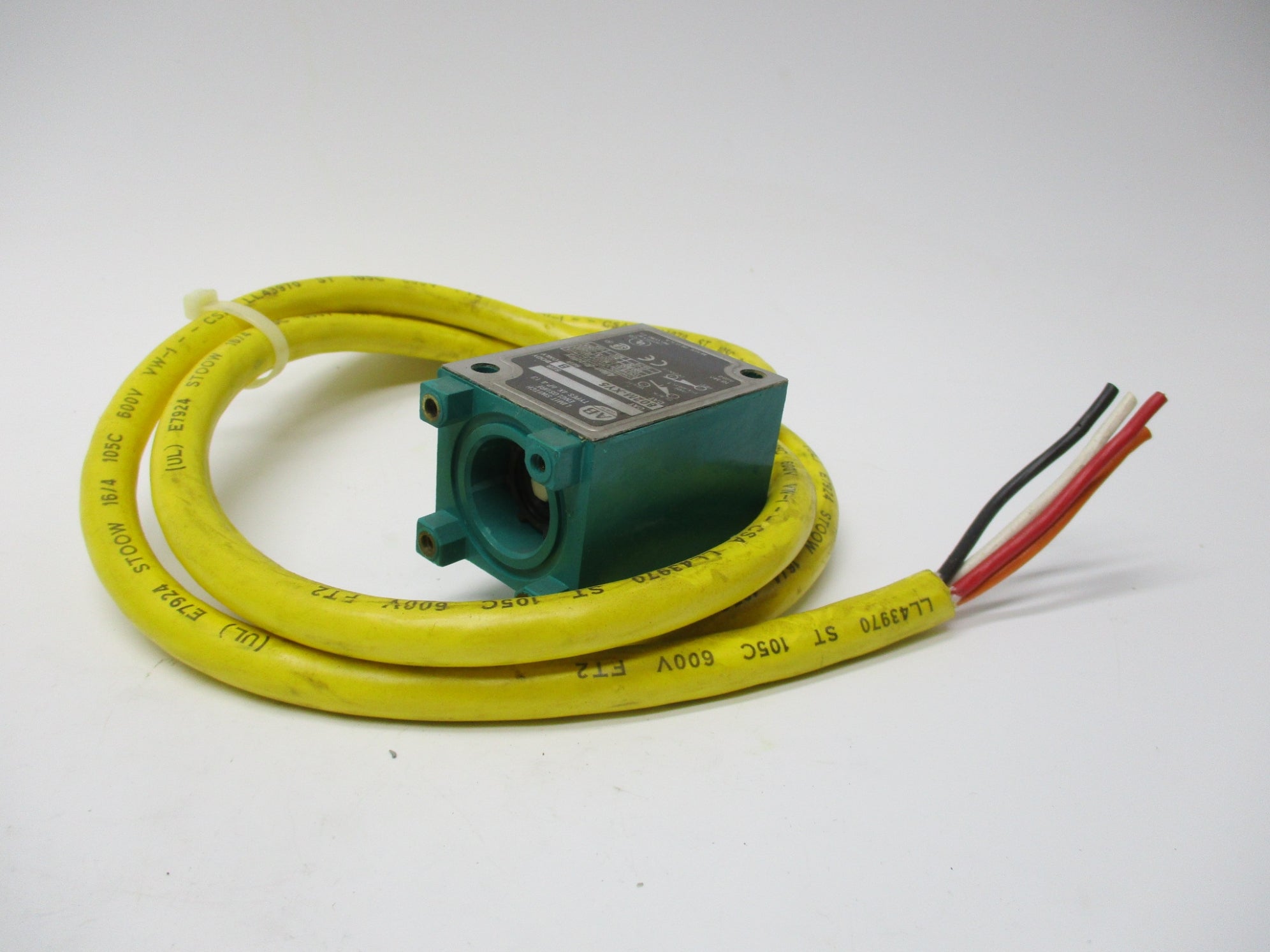 INDUSTRIAL SPARE PART 802M-XY5 SER. B (AS PICTURED) UNMP