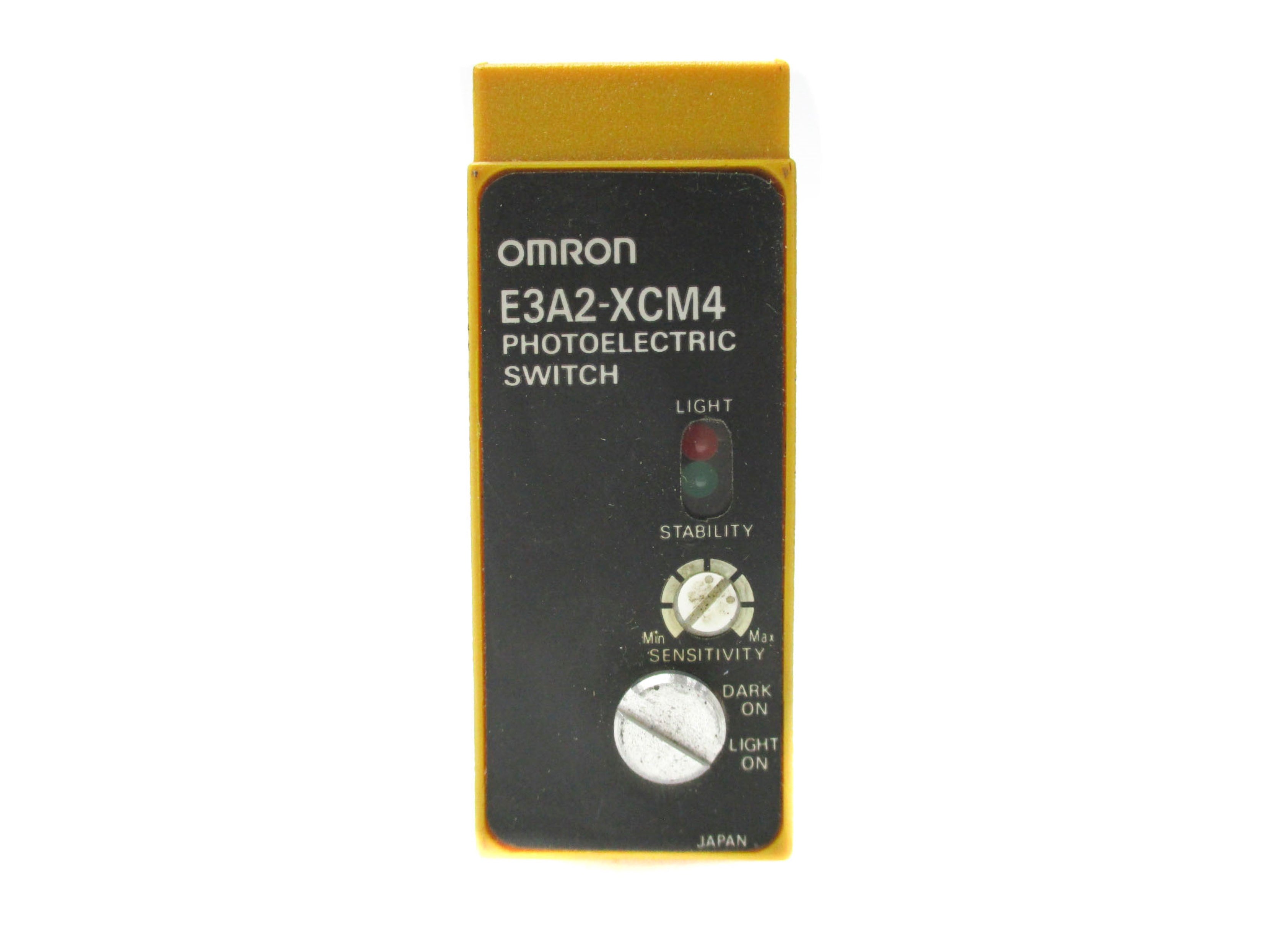 OMRON E3A2-XCM4 UNMP