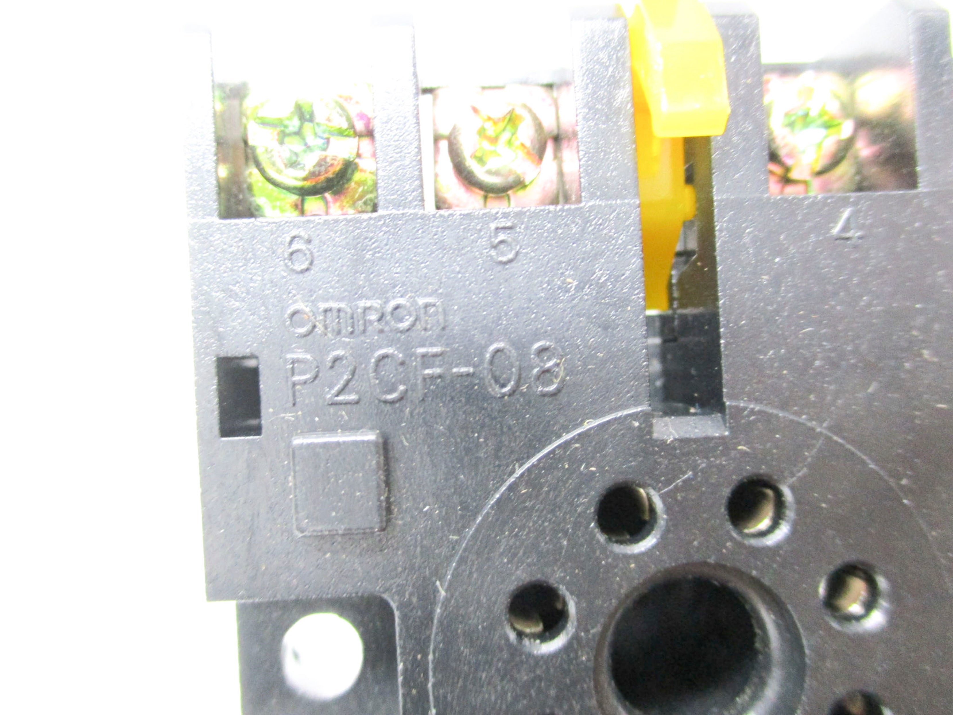 OMRON P2CF-08 250VAC 10A NSNP