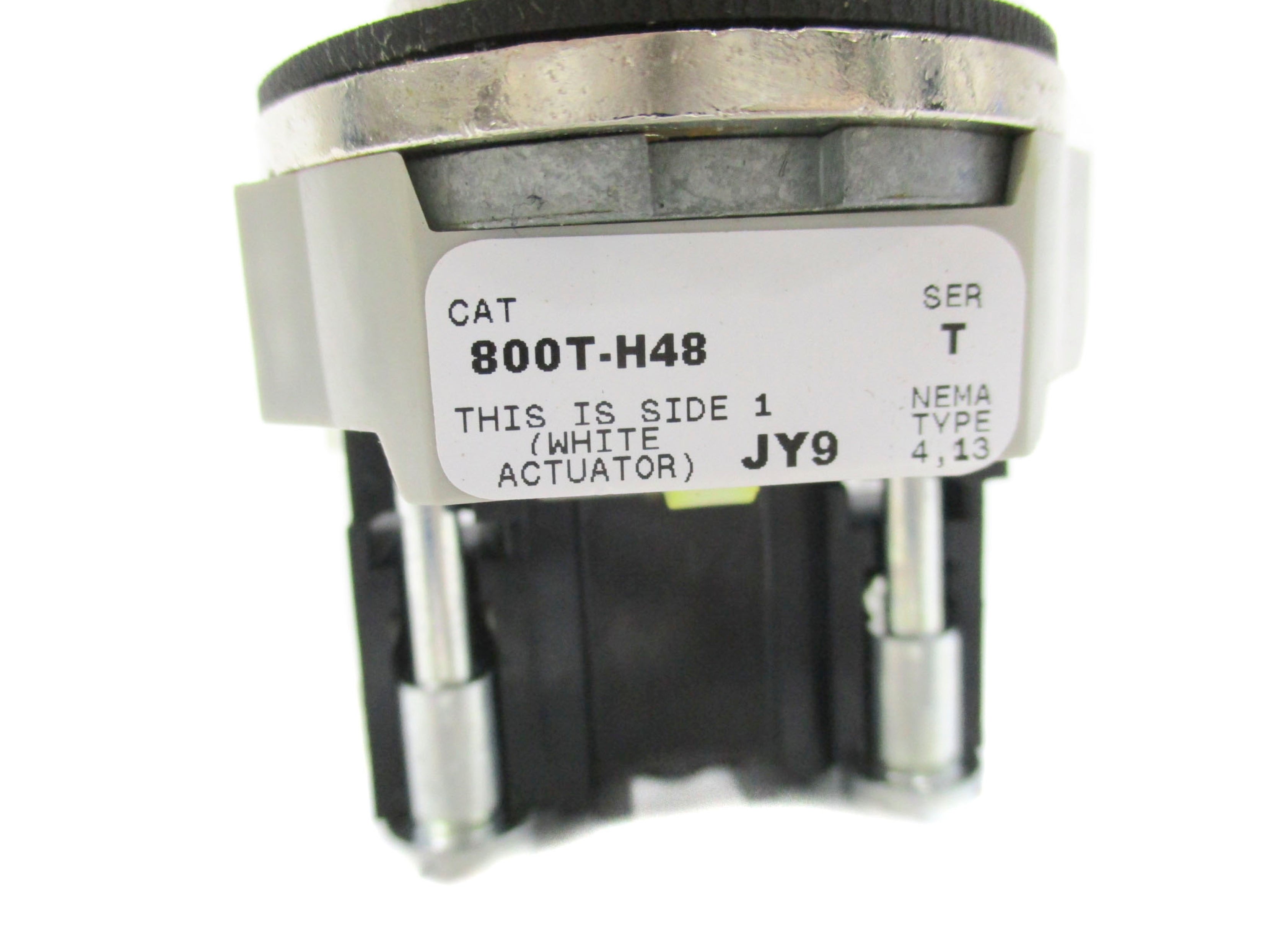 ALLEN BRADLEY 800T-H48 SER. T W/O KEY UNMP