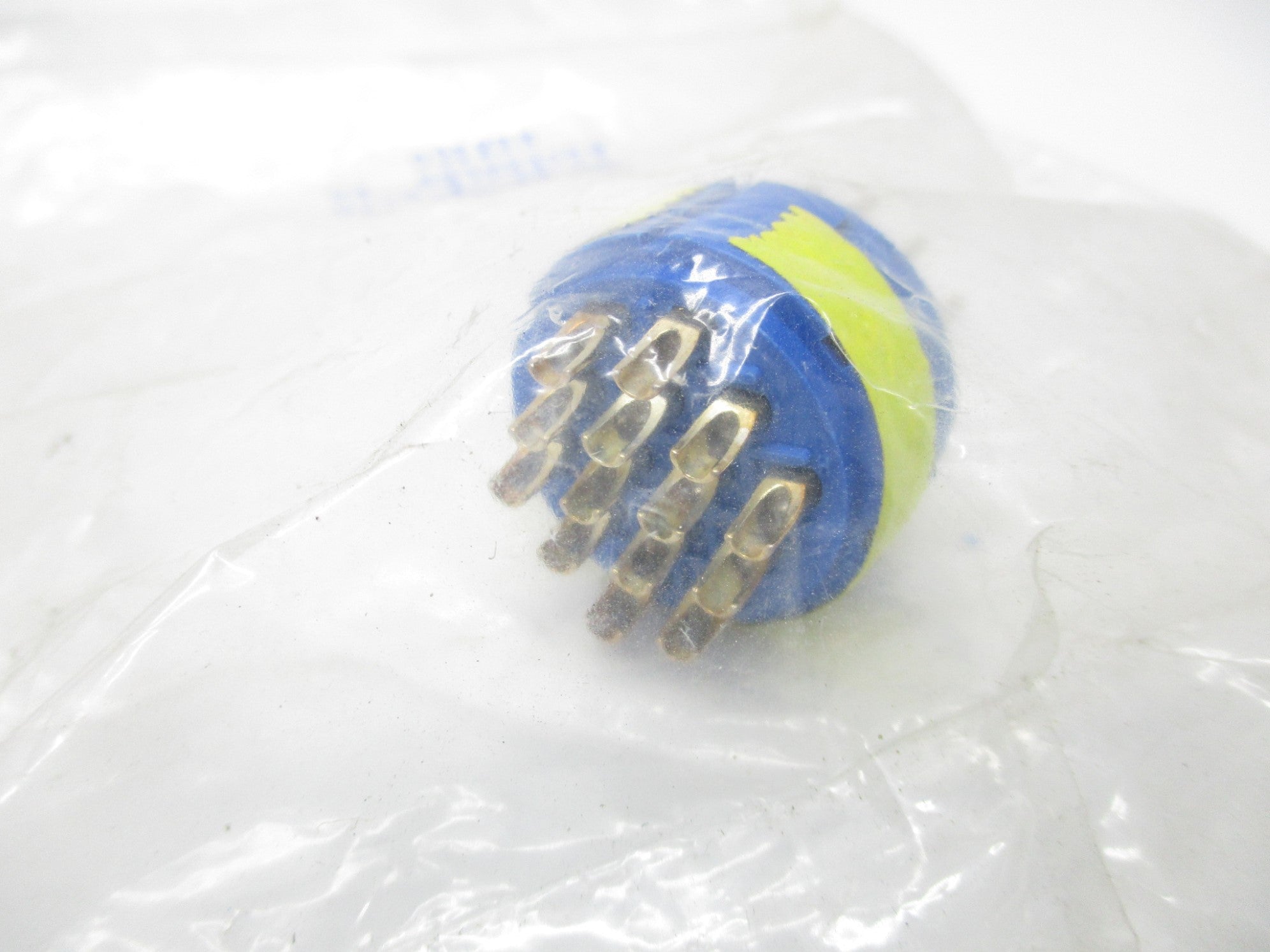 AMPHENOL  10-825811-27P NSNP
