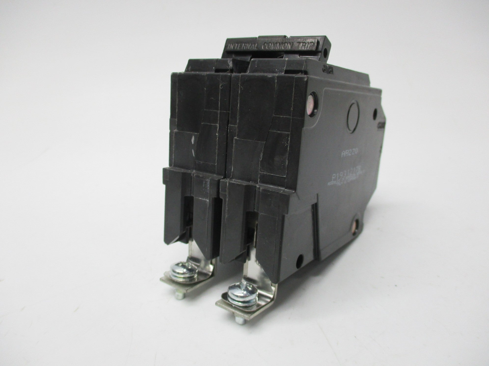 GENERAL ELECRTIC THQB-220 120/240V 20A UNMP
