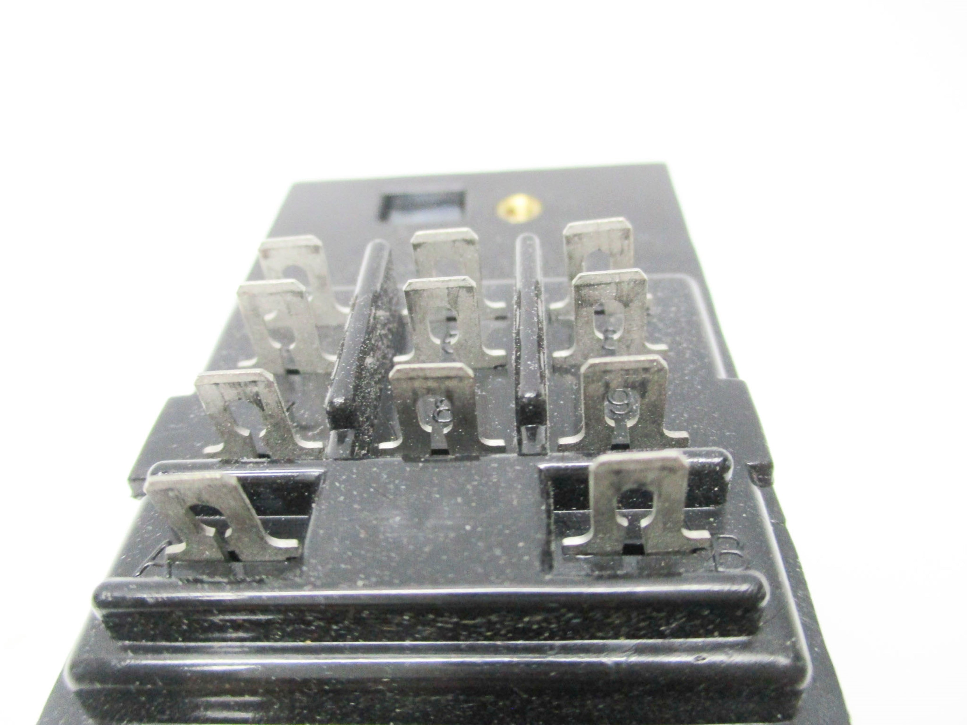 ATC 328E200F10XX 125-250VAC 10A UNMP