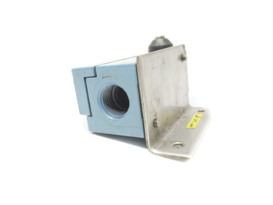 MICRO SWITCH LSE1A 600VAC 10A UNMP