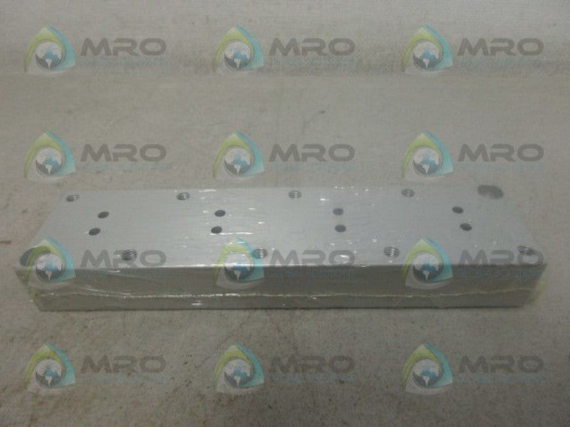 NORGREN M/P35598/4 SUBBASE *NEW IN ORIGINAL PACKAGE*