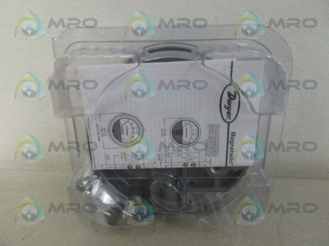 DWYER 2000-00 PRESSURE GAUGE *NEW IN ORIGINAL PACKAGE*