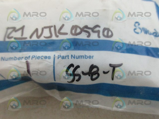 SWAGELOK SS-8-T CONNECTOR *NEW IN FACTORY BAG*