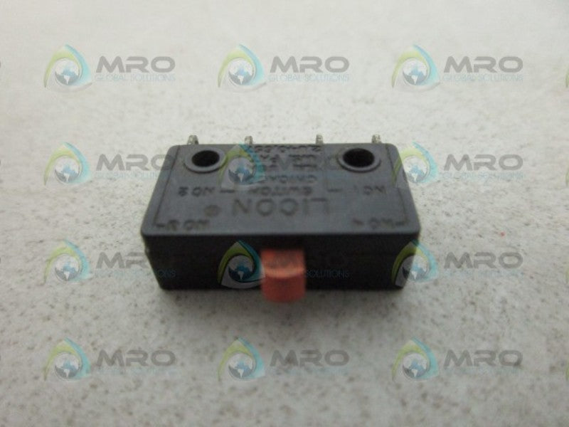 LICON 7243 SWITCH *USED*