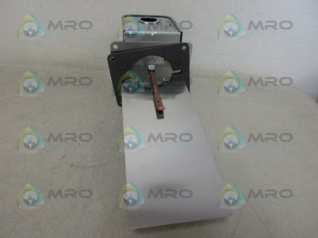 JOHNSON CONTROLS F62AA-9C AIR FLOW SWITCH *NEW IN BOX*