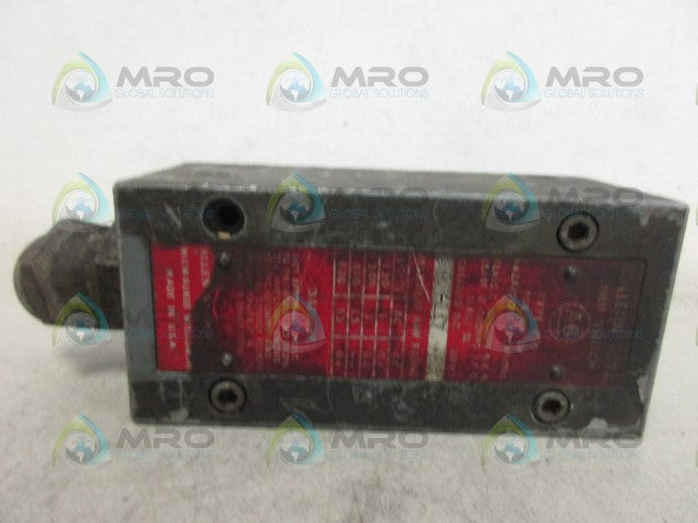 ALLEN BRADLEY 802X-L17 SER 2 LIMIT SWITCH (AS PICTURED) *USED*