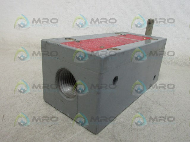 ALLEN BRADLEY 802X-L17 SER. D LIMIT SWITCH *USED*