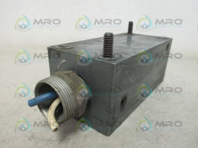 ALLEN BRADLEY 802X-L17 SER. 2 LIMIT SWITCH *USED*