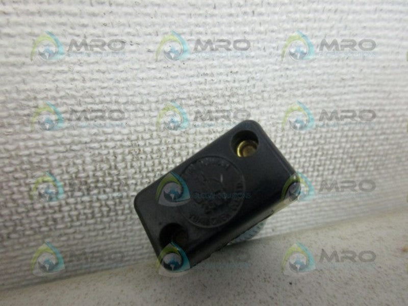 YUAN CHEN 1A.CALY250V PUSHBUTTON (BLUE) *USED*