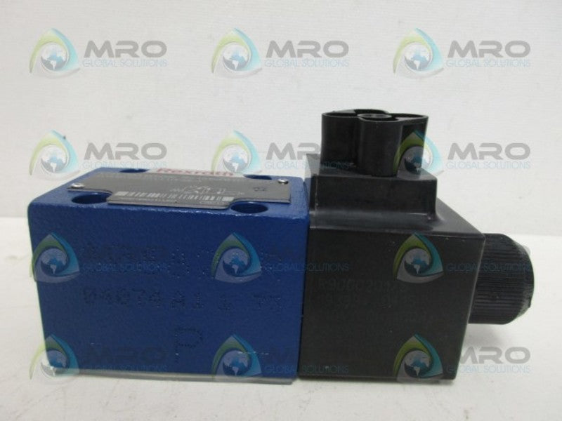 REXROTH R900905896 DIRECTIONAL VALVE *NEW NO BOX*