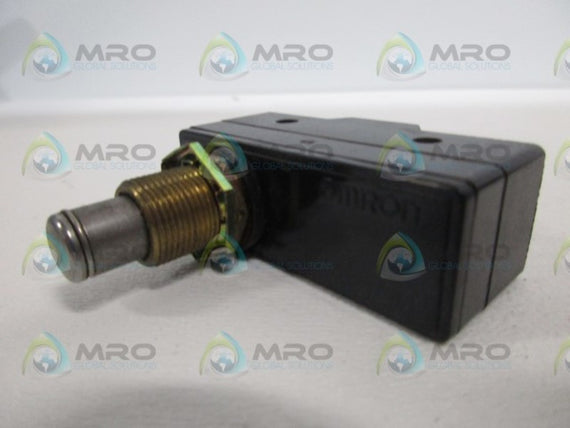 OMRON Z-15GQ-B7-K PANEL MOUNT PLUGGER *USED*