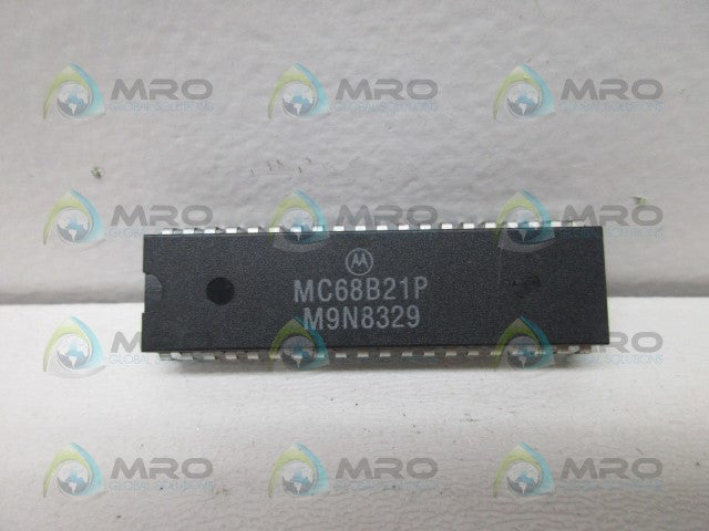 MOTOROLA MC68B21P INTERFACE ADAPTER *NEW NO BOX*