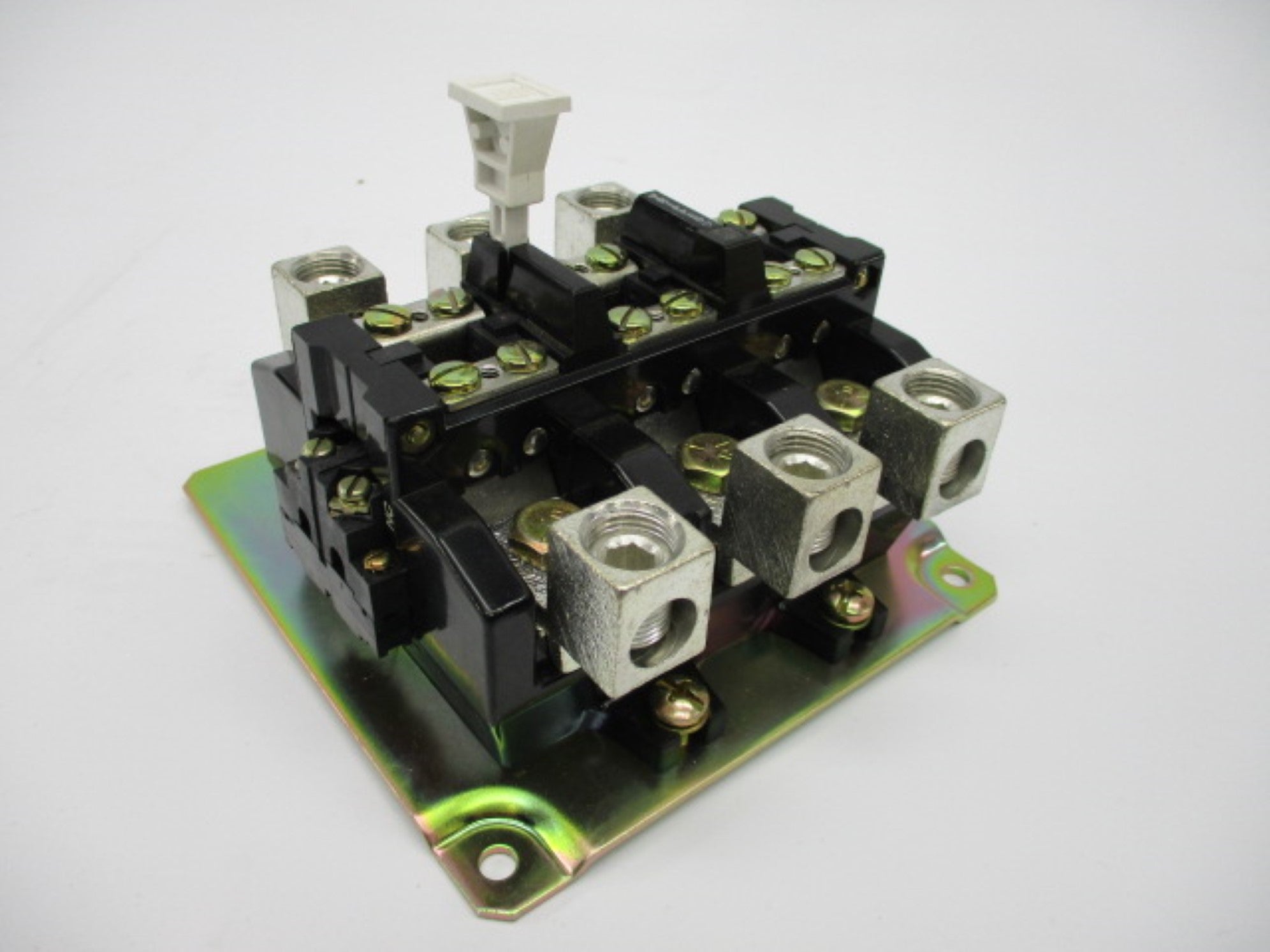 INDUSTRIAL SPARE PART 592-EOV169 SER. B 165A (BR/WH) NSMP