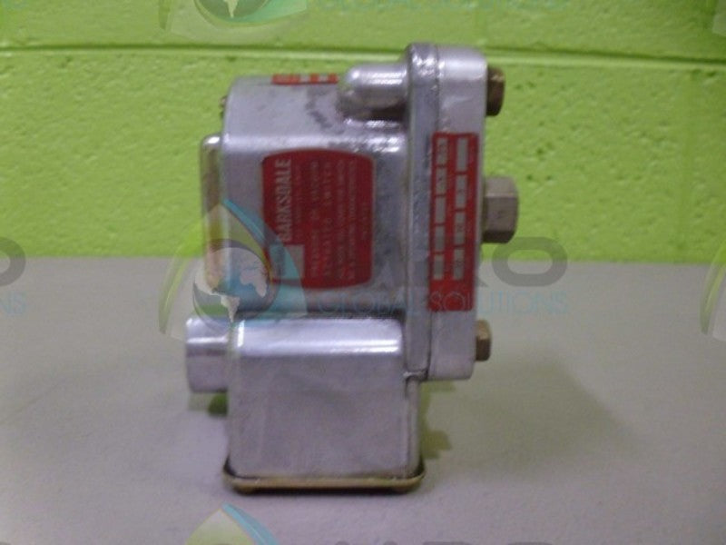 BARKSDALE D2T-M18SS PRESSURE SWITCH *NEW NO BOX*