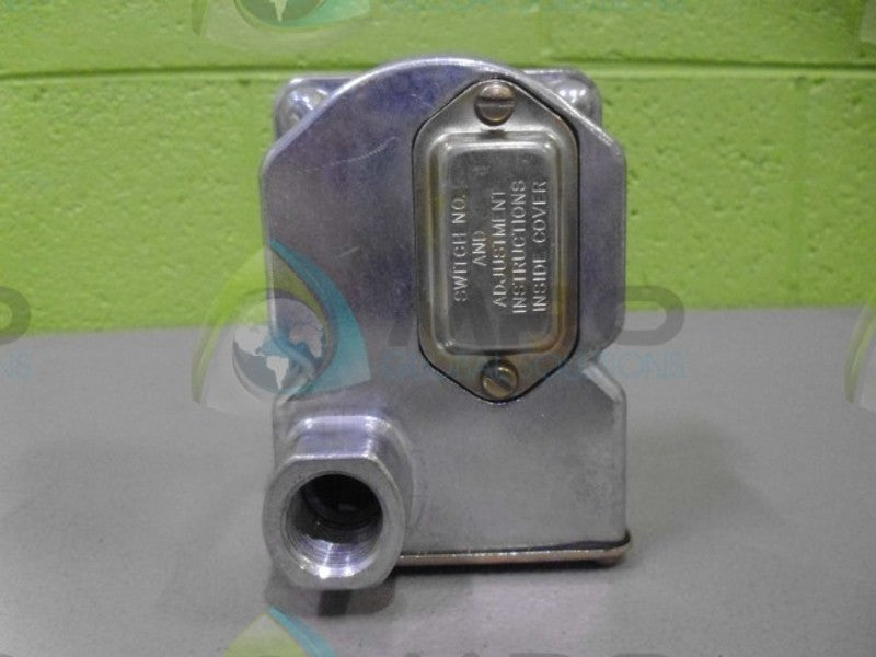 BARKSDALE D2T-M18SS PRESSURE SWITCH *NEW NO BOX*