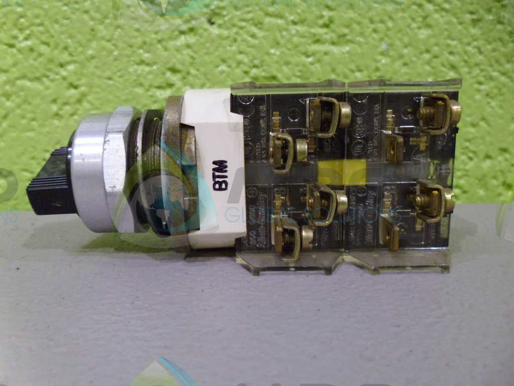 ALLEN BRADLEY 800T-N2KF4 SELECTOR SWITCH *USED*